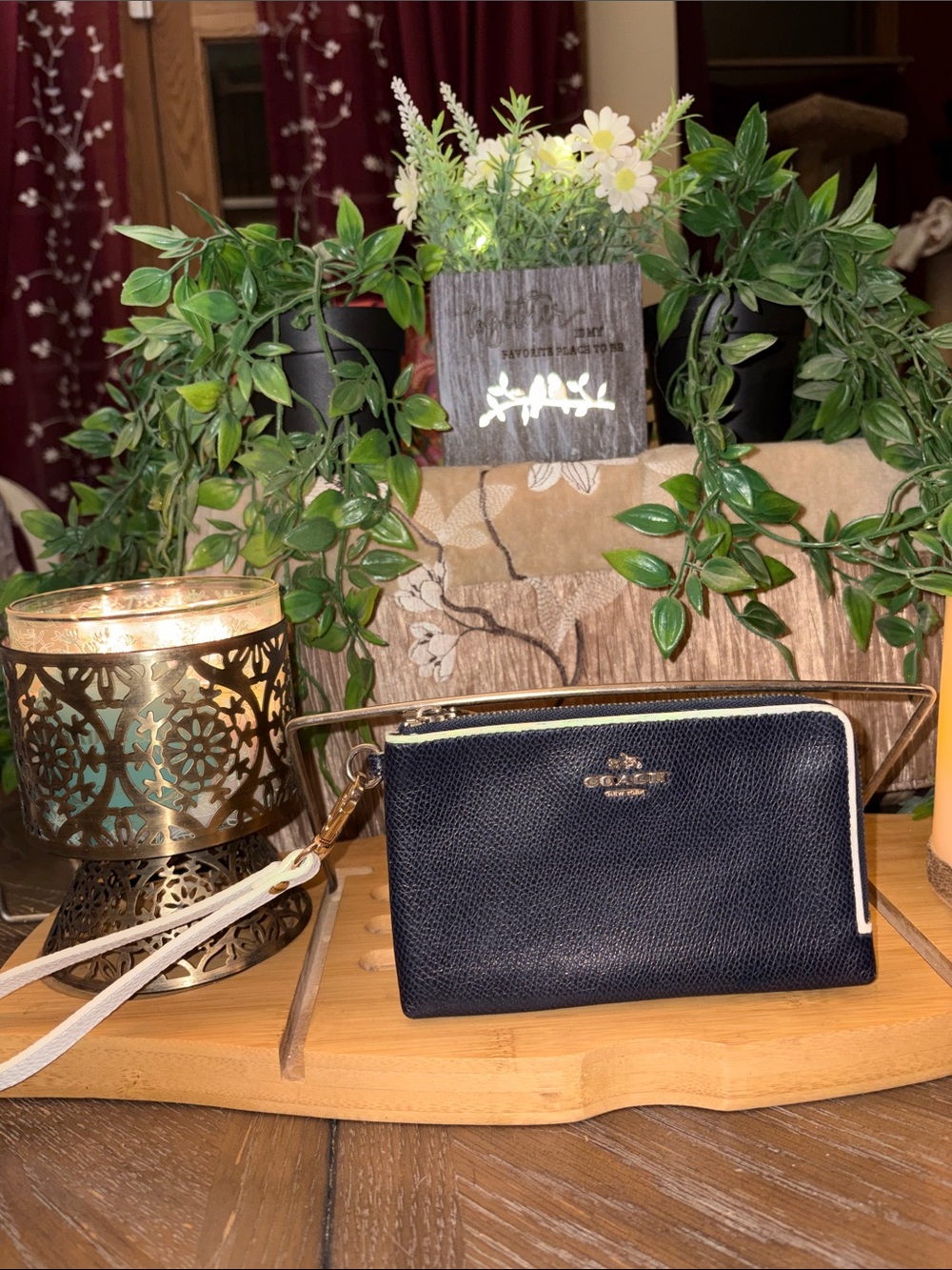 NWOT Navy&White Double zip pockets Wristlet. New strap Gold&Silver Hardware
